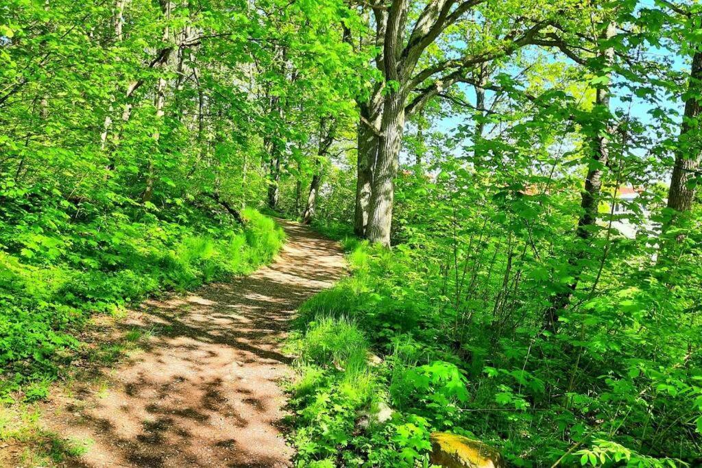 Boende - Stuga Nara Naturen, 3 Km Fran Motala Centrum Av Privat Vard Exterior foto